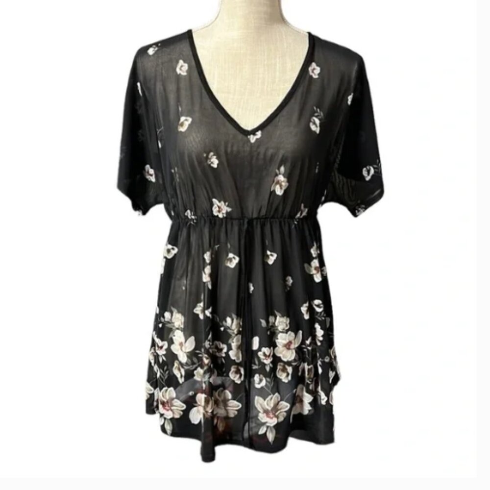 NWT Siren Lily Short Sleeve Blouse Black/White Floral Maternity - Size Medium